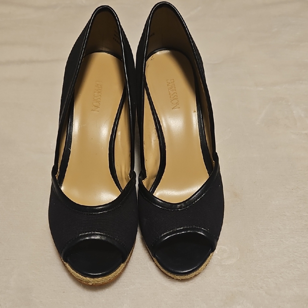 💖 $5 Add To Bundle Elegant Canvas Black Peep-Toe Heels💖